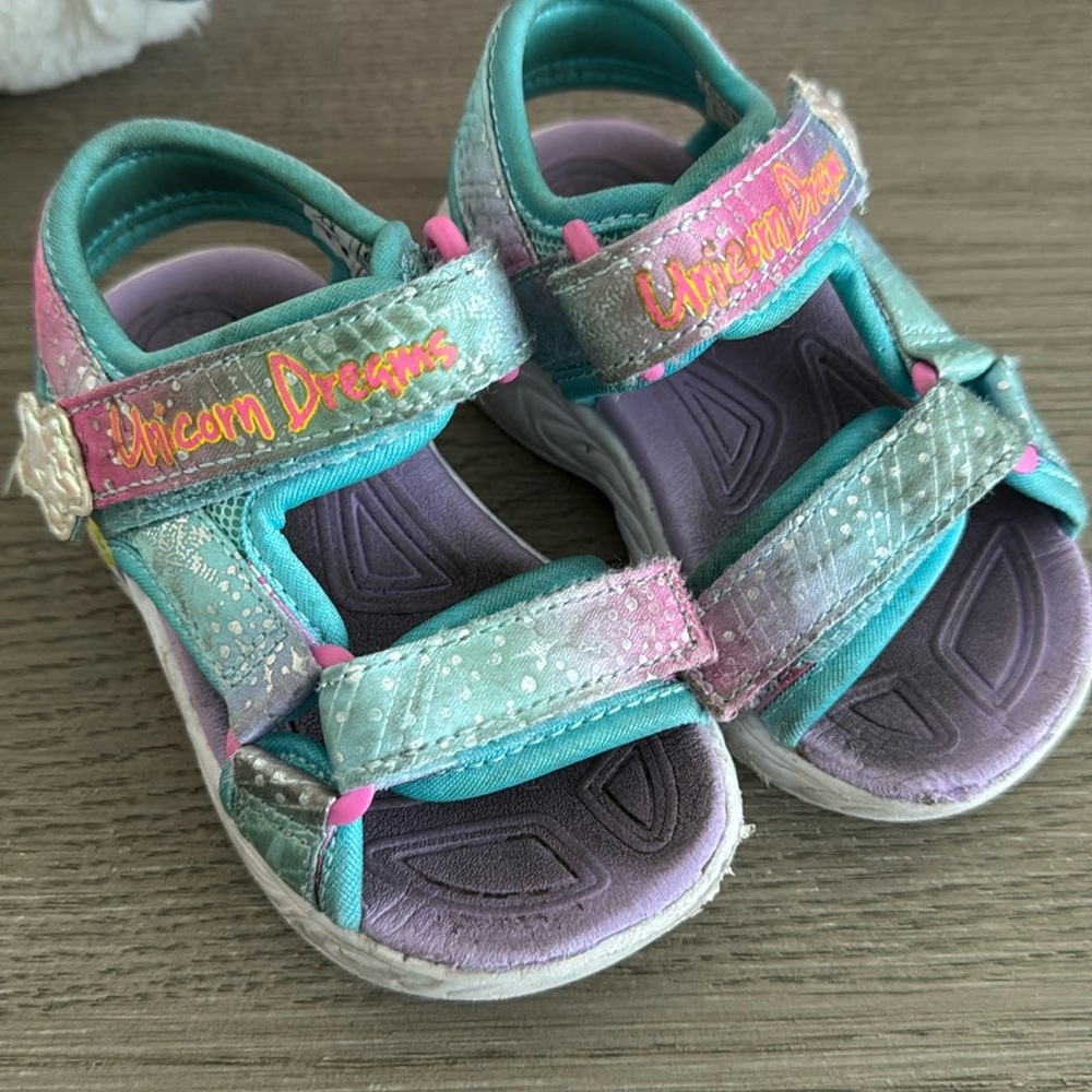 Sketchers toddler shoes, and a size 6
